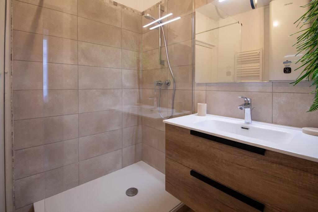 Logement De Charme En Plein Coeur D'Avinhão Exterior foto
